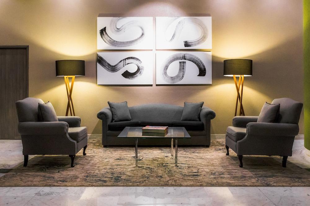 La Joya Pachuca Hotel Luaran gambar A living room with a carpet