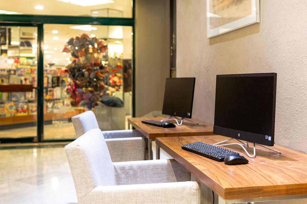 La Joya Pachuca Hotel Luaran gambar Computers in a hotel