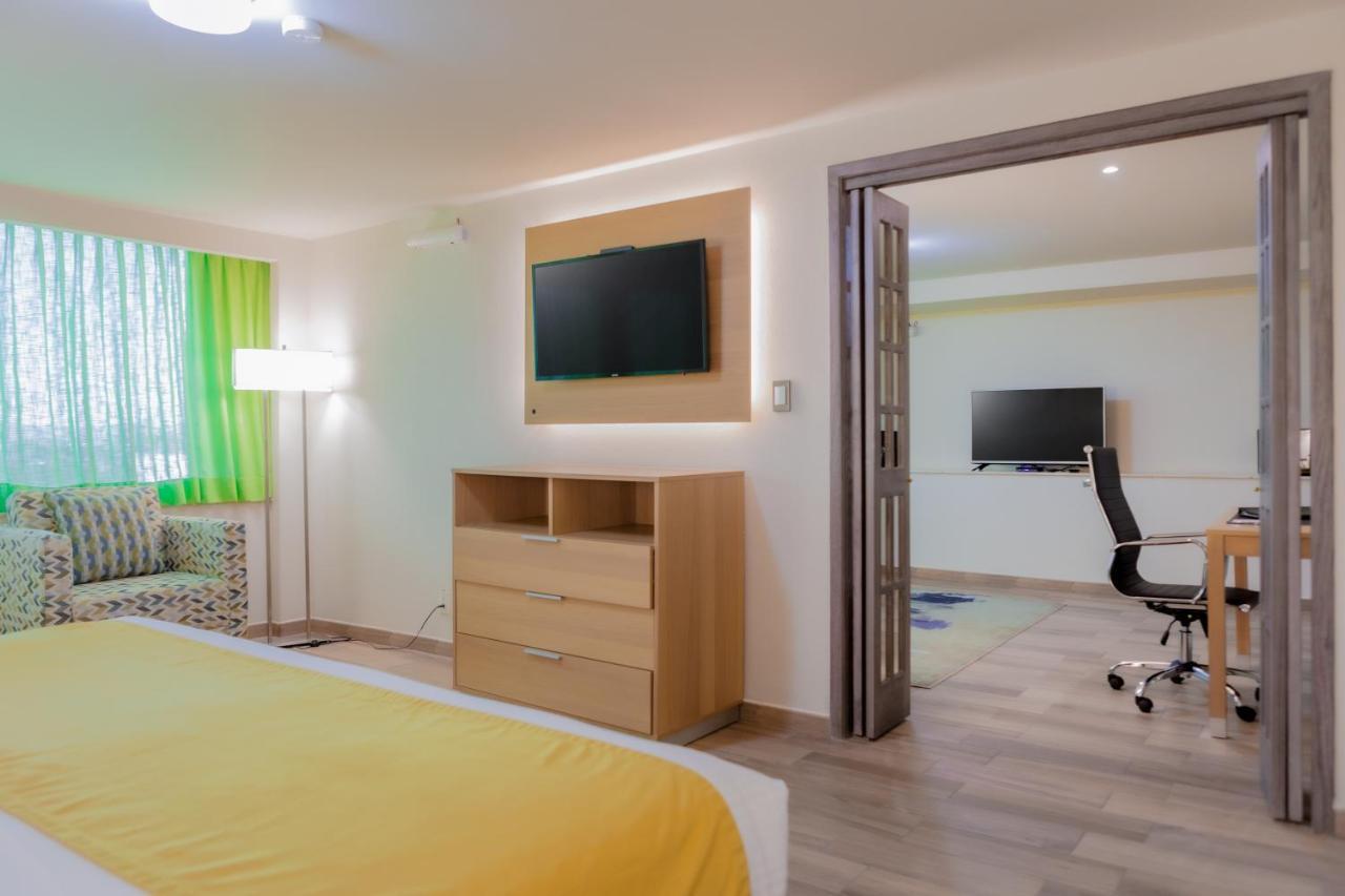 La Joya Pachuca Hotel Luaran gambar A suite at the Holiday Inn Express in San Francisco